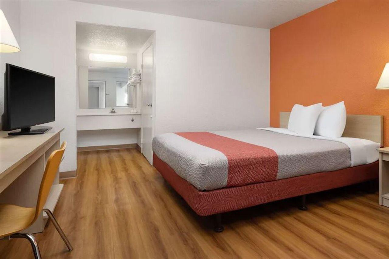 Motel 6-Buena Park, Ca - Knotts Berry Farm - Disneyland Екстериор снимка